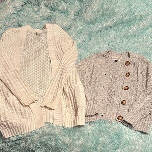 American Eagle and Universal Thread Women’s sweaters XS